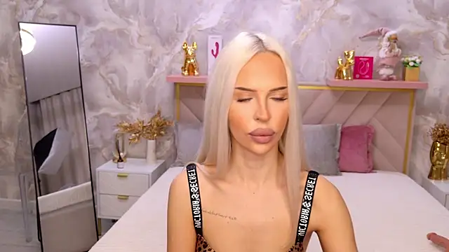 EvaXElfi online show from 04.08.26