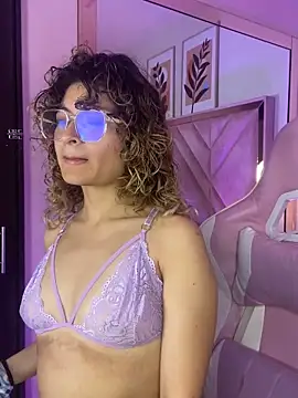 emilyjonesss  online show from 04.10.26