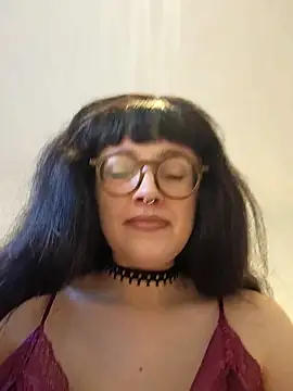 Mommynatrix online show from 04.13.26