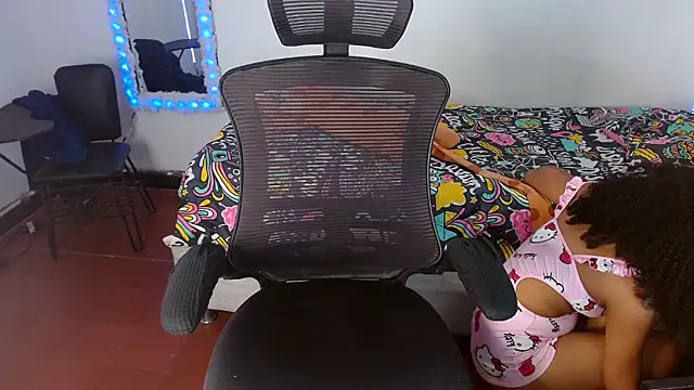 Snapshot of Skinny__hott chatting on 02.28.26 Skinny hott online show from 02.28.26