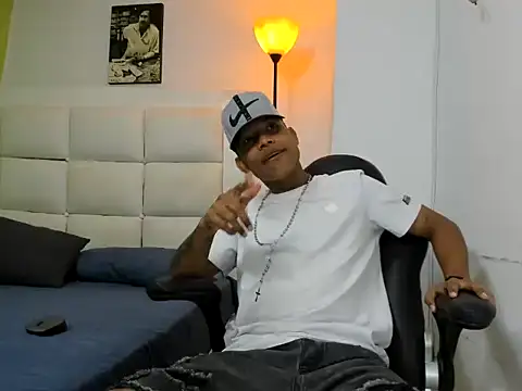 Snapshot of emanuel_23cm chatting on 02.28.26 emanuel 23cm online show from 02.28.26