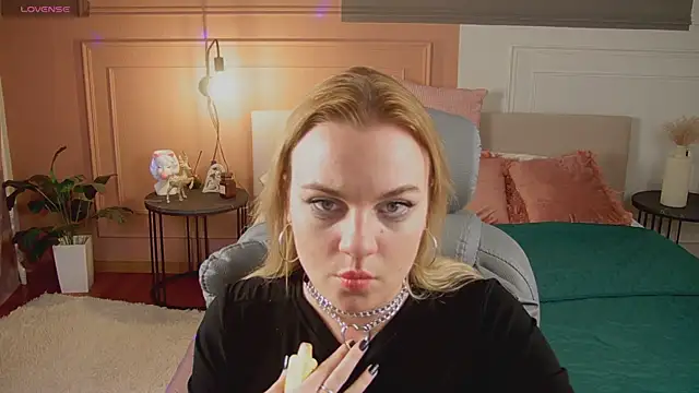 Glow Margo online show from 04.06.26