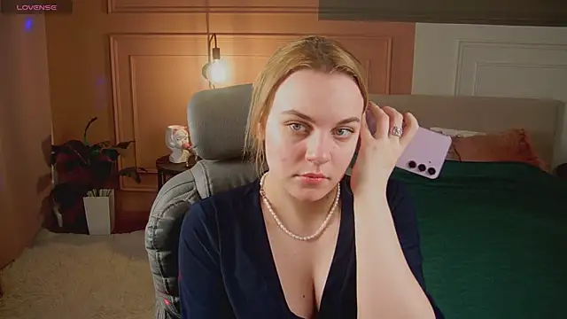 Glow Margo online show from 04.10.26