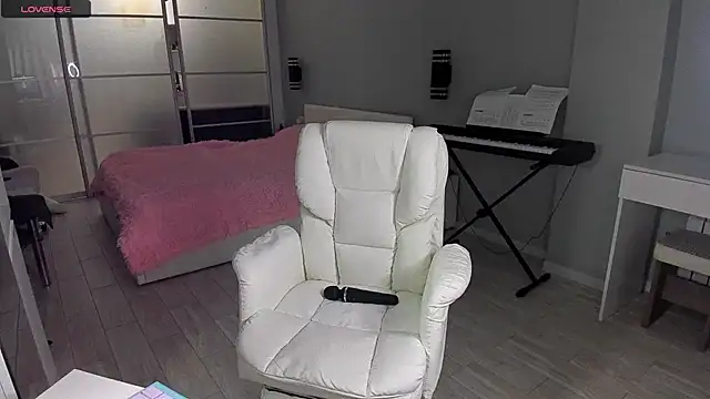 Snapshot of SofieLund chatting on 03.27.26 SofieLund online show from 03.27.26