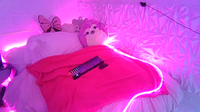 Snapshot of Moongirl117 chatting on 02.28.26 Moongirl117 online show from 02.28.26