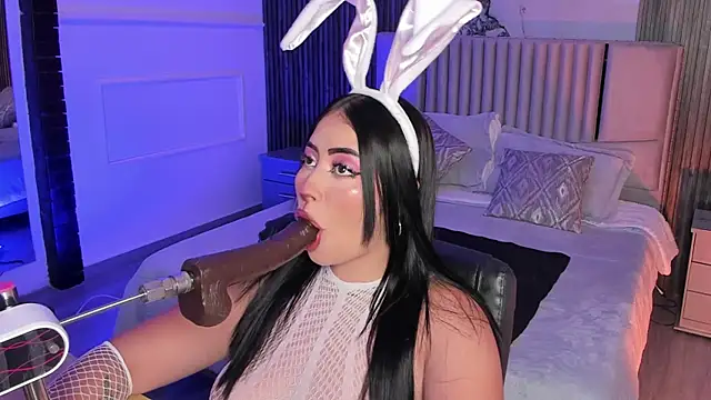 Emberrvelvet online show from 04.05.26