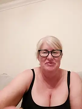 FlirtyFleur-x online show from 04.14.26