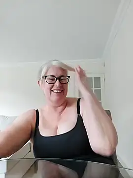 FlirtyFleur-x online show from 04.15.26