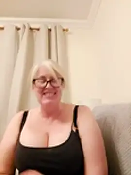 FlirtyFleur-x online show from 04.15.26