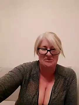 FlirtyFleur-x online show from 04.16.26