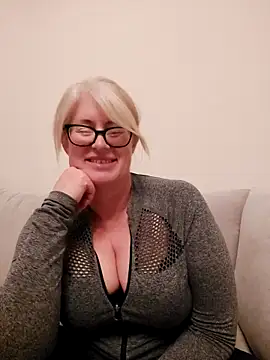 FlirtyFleur-x online show from 04.16.26