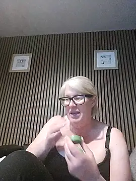 FlirtyFleur-x online show from 06.05.26
