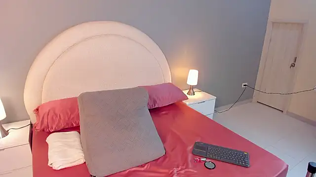 zoepinkett online show from 03.18.26