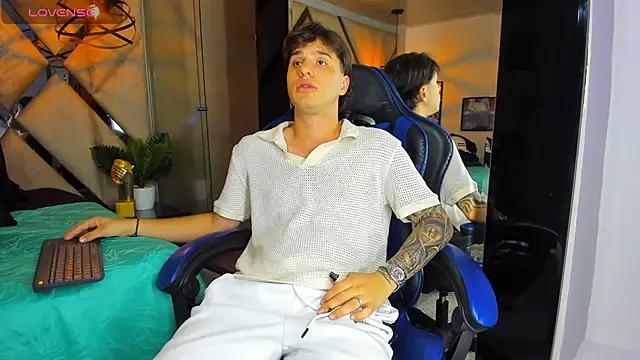 EXCLUSIVE8 online show from 04.18.26