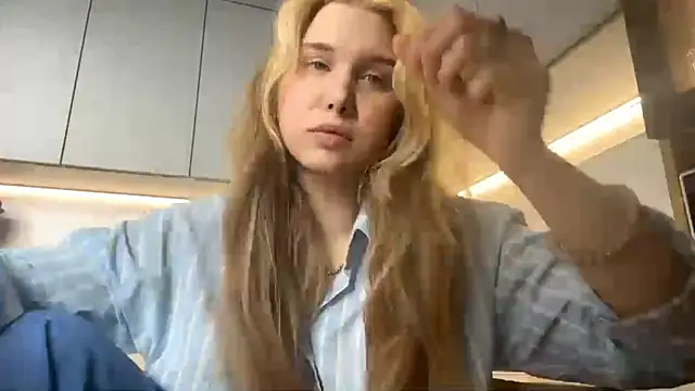 Snapshot of ShariLappas chatting on 02.28.26 ShariLappas online show from 02.28.26