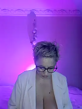 LunaBlaise online show from 04.10.26