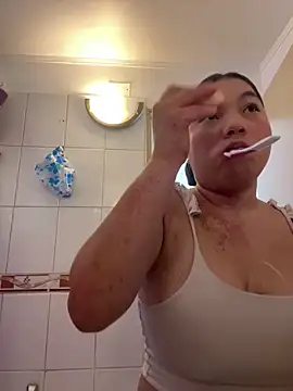 WHITEWOMEN 2 online show from 03.10.26