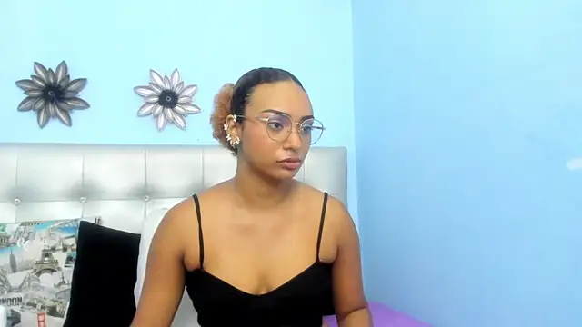 Snapshot of Saray_sexylove chatting on 04.18.26 Saray sexylove online show from 04.18.26