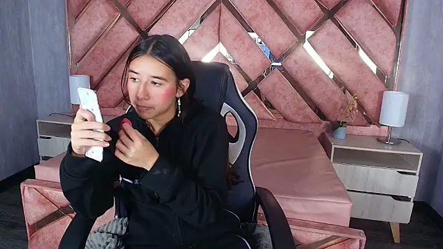 LilyRossi  online show from 05.08.26