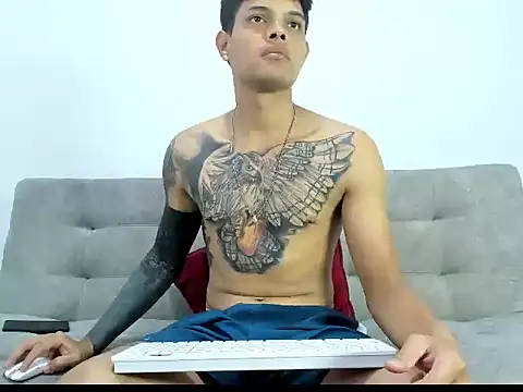 Snapshot of chicoolatinoo chatting on 03.01.26 chicoolatinoo online show from 03.01.26