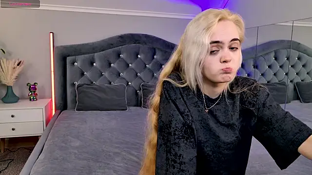 Snapshot of Bambi_Bloom chatting on 03.02.26 Bambi Bloom online show from 03.02.26