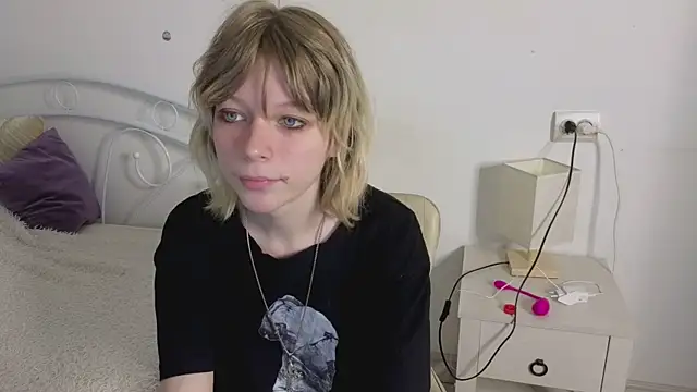 Snapshot of MollySally chatting on 06.12.26 MollySally online show from 06.12.26