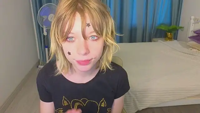 Snapshot of MollySally chatting on 06.19.26 MollySally online show from 06.19.26