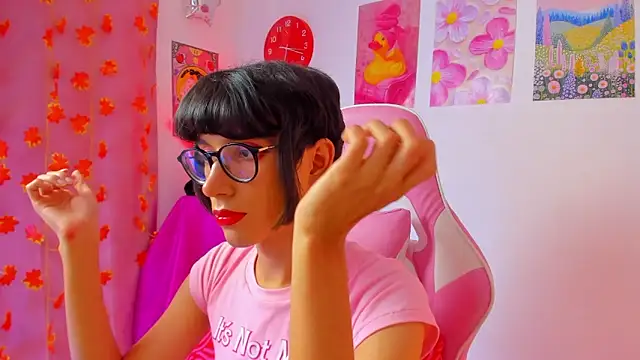 Snapshot of Madeline_21 chatting on 04.06.26 Madeline 21 online show from 04.06.26