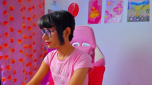 Snapshot of Madeline_21 chatting on 04.12.26 Madeline 21 online show from 04.12.26