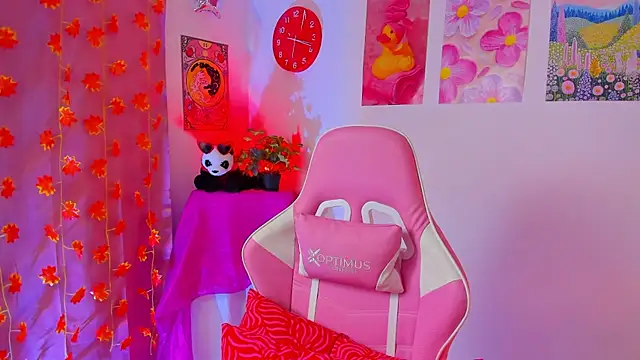 Snapshot of Madeline_21 chatting on 04.16.26 Madeline 21 online show from 04.16.26