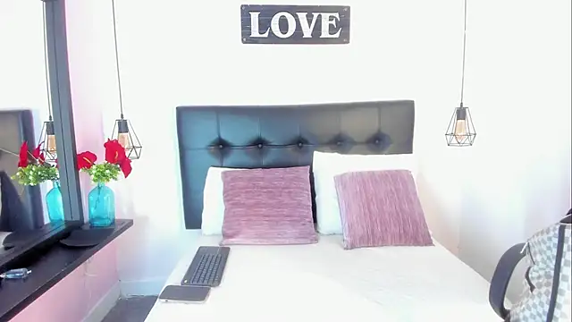 Snapshot of KatallelaMurillo chatting on 04.16.26 KatallelaMurillo online show from 04.16.26