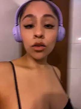 Snapshot of xophierz chatting on 02.27.26 xophierz online show from 02.27.26