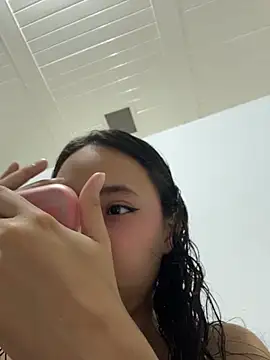 Snapshot of Aliciaa-petite chatting on 05.14.26 Aliciaa-petite online show from 05.14.26