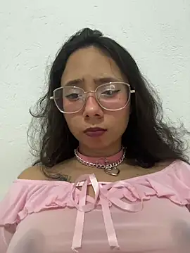 Snapshot of Aliciaa-petite chatting on 05.29.26 Aliciaa-petite online show from 05.29.26