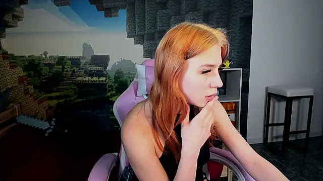 Snapshot of RosaFowler chatting on 02.28.26 RosaFowler online show from 02.28.26