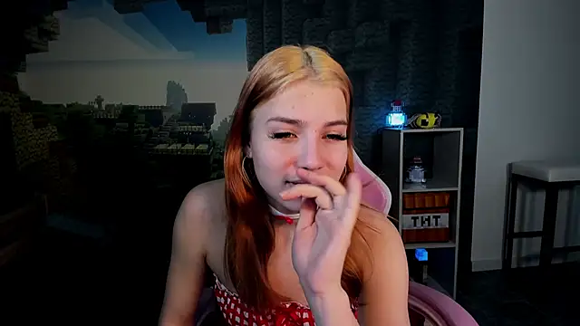 Snapshot of RosaFowler chatting on 03.01.26 RosaFowler online show from 03.01.26