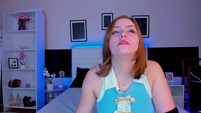 Snapshot of DellaRows chatting on 03.02.26 DellaRows online show from 03.02.26