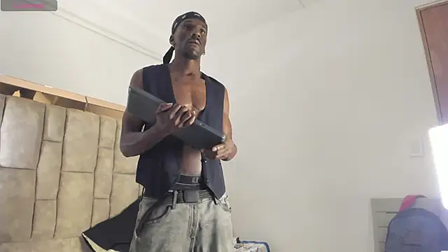 Titan Moreno  online show from 04.04.26