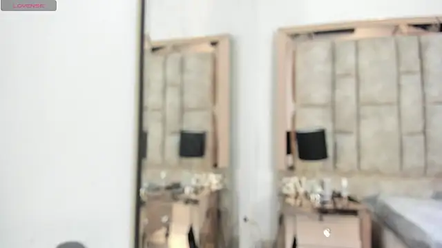 Titan Moreno  online show from 04.11.26