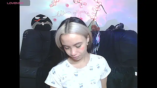 Snapshot of sweet_molly420 chatting on 07.03.26 sweet molly420 online show from 07.03.26