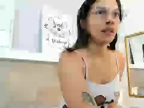 EmmaSanchez  online show from 04.04.26