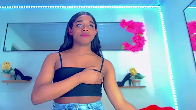 Snapshot of Nashla_D_- chatting on 04.15.26 Nashla D - online show from 04.15.26