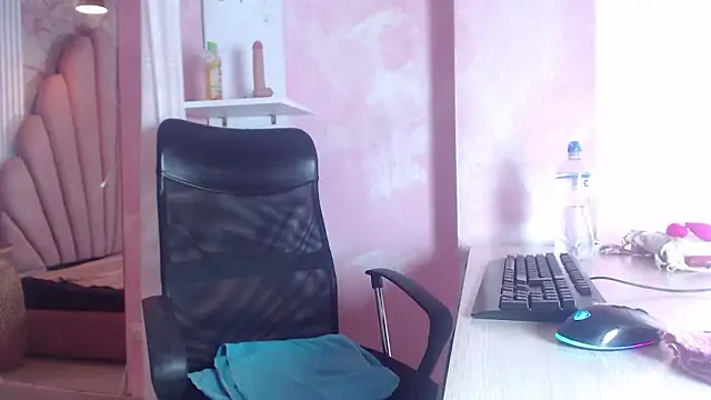 Siena Bouer online show from 03.15.26