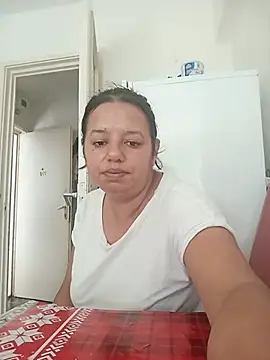 Snapshot of roxana_e43 chatting on 06.29.26 roxana e43 online show from 06.29.26