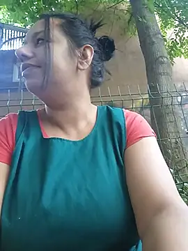 Snapshot of roxana_e43 chatting on 07.07.26 roxana e43 online show from 07.07.26