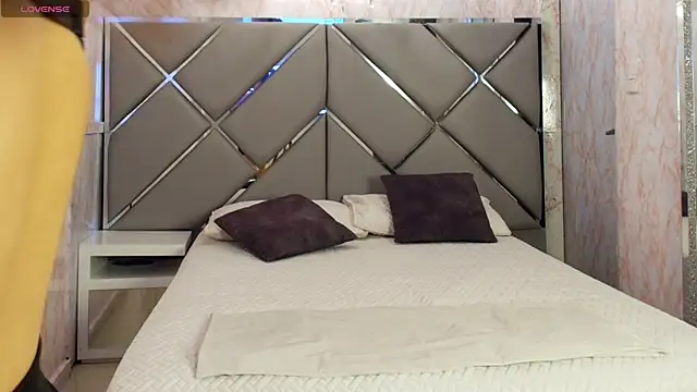Snapshot of Dolly_boobsy chatting on 06.21.26 Dolly boobsy online show from 06.21.26