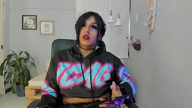 Nahomy Collins  online show from 03.13.26