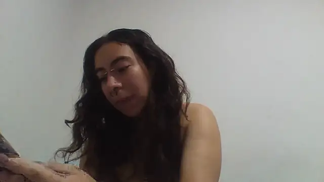 Moonandzukko online show from 04.15.26