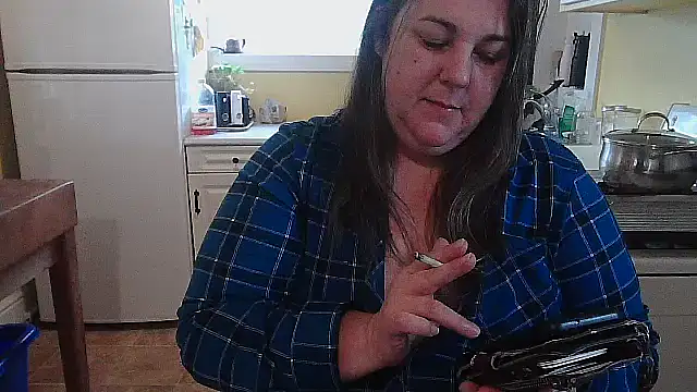 Snapshot of smalltowntrouble chatting on 04.15.26 smalltowntrouble online show from 04.15.26