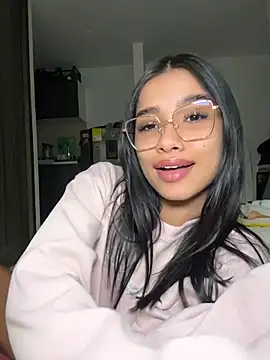 Snapshot of Bella_Smithe chatting on 03.08.26 Bella Smithe online show from 03.08.26